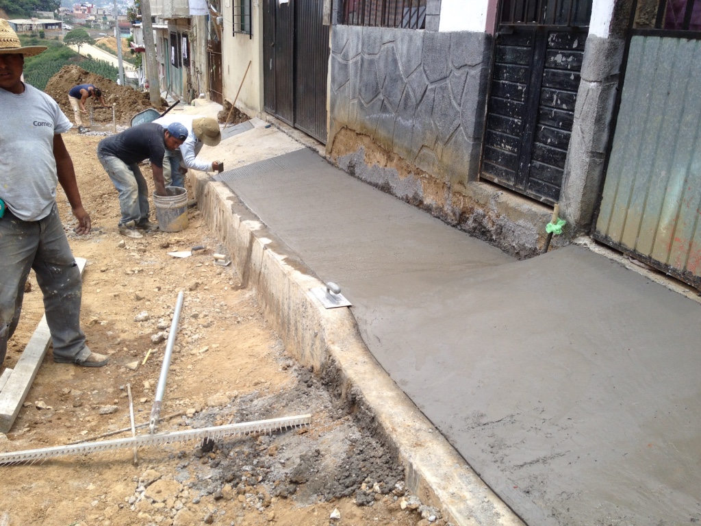 GUARNICIÓN DE CONCRETO PREMEZCLADO F'C= 150KG/CM2 DE 15X20X40 CMS. Y BANQUETA DE CONCRETO PREMEZCLADO F'C= 150 KG/CM2 AGREGADO MÁXIMO DE 3/4" DE DIAMETRO DE 8 CMS. DE ESPESOR